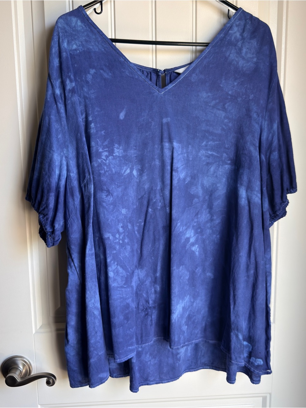 LC Lauren Conrad Blue Tie-Dye V-Neck Blouse
